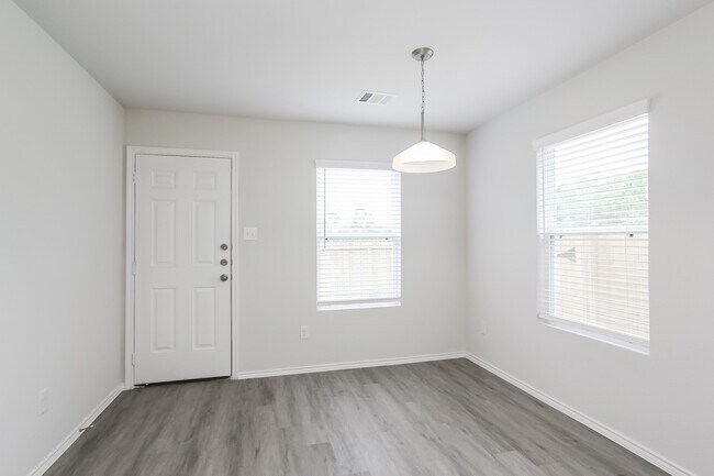 Building Photo - 325 Shelby Meadow Dr