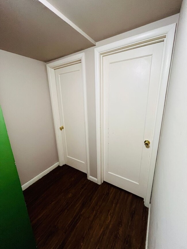 Building Photo - 515 Avenue C