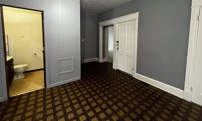 Building Photo - 1458 W 3rd St