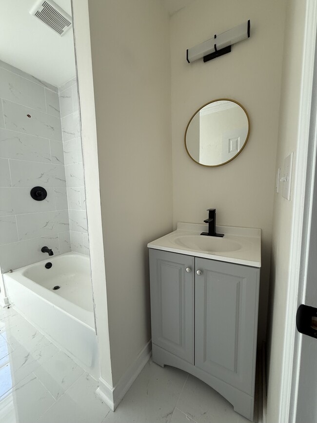 Building Photo - 15 Bradley Dr