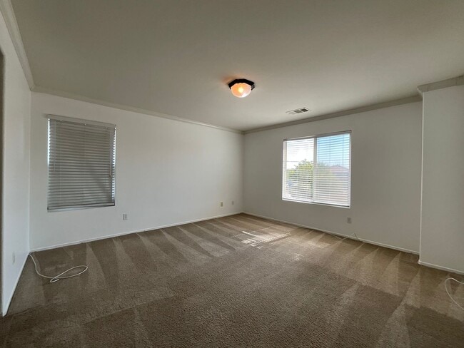 Building Photo - East Palmdale Home
