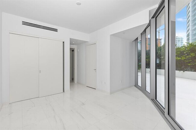 Building Photo - 300 Biscayne Blvd Way