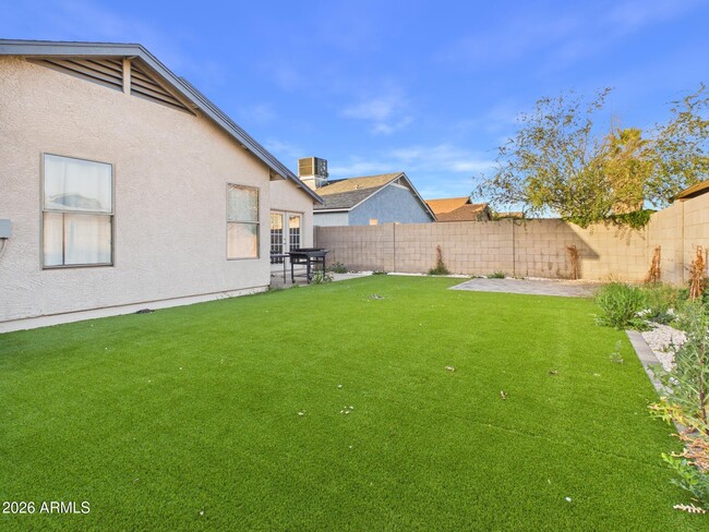 Building Photo - 11534 W Bloomfield Rd