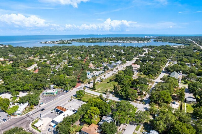 Building Photo - Spacious 3bdrm/1bath House $2295.00 ** Fen...