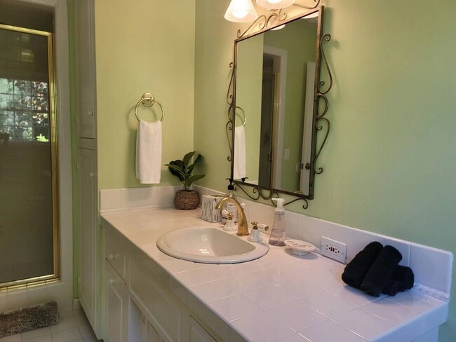 Building Photo - 25567 Willow Pond Ln