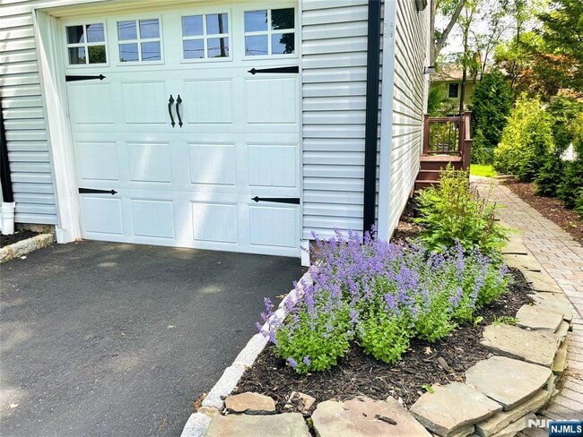 Building Photo - 319 Mastin Pl