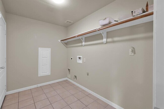 Building Photo - 973 Doire Dr