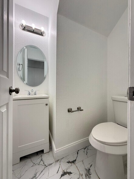 Building Photo - 2307 Mission View