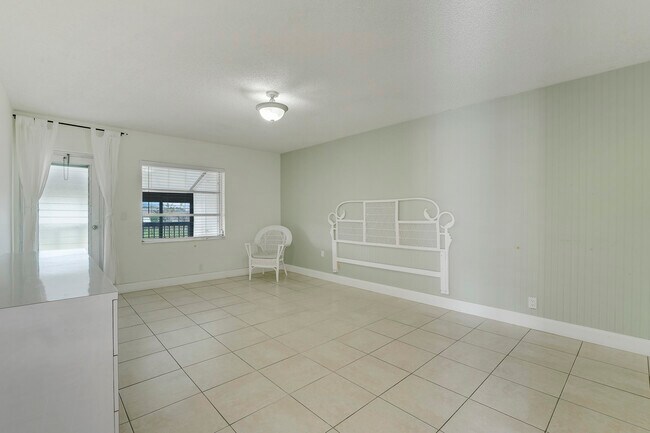 Building Photo - 13679 Date Palm Ct