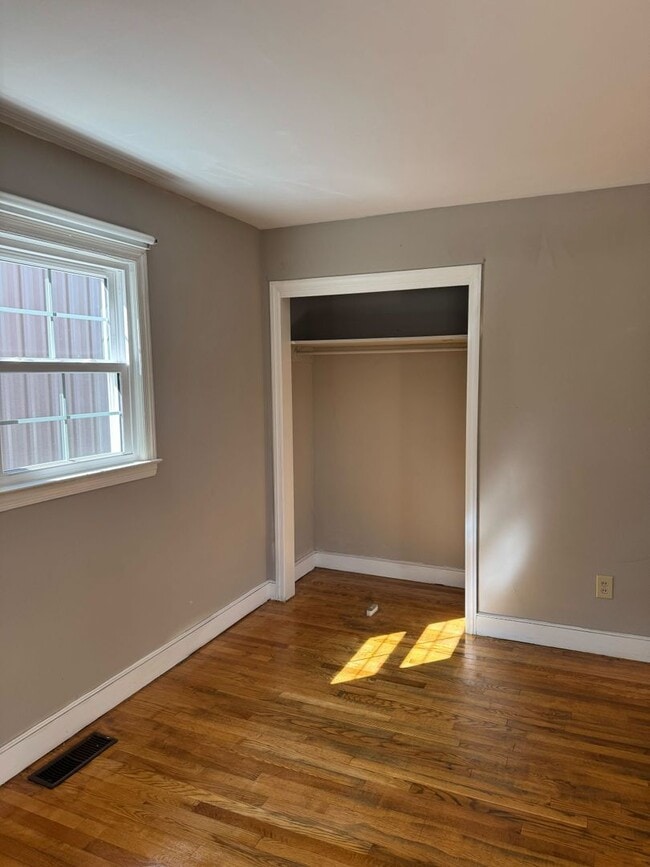 Building Photo - Updated Home with Parking in Radford