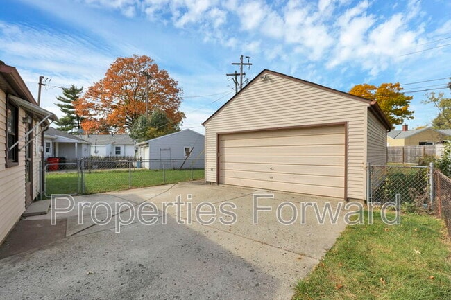 Building Photo - 4379 Maplegrove Dr