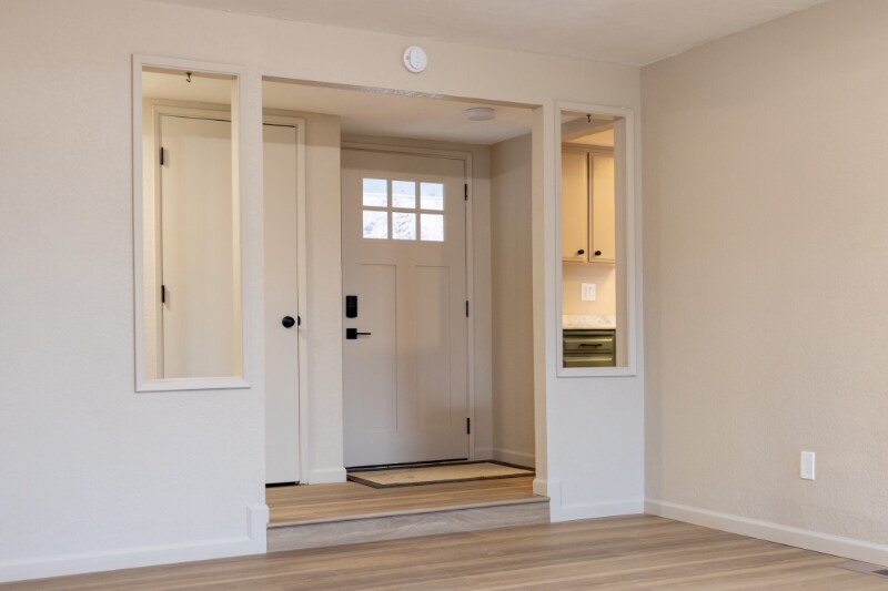 Building Photo - 5520 Valleyview Ln