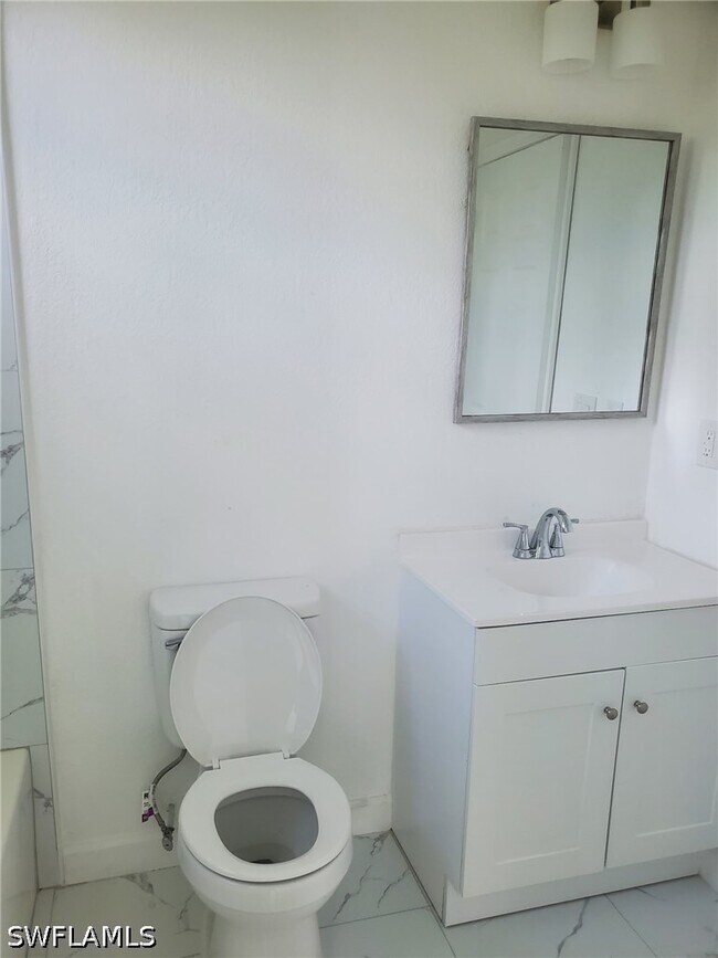 Building Photo - 1938 Laverna Ave