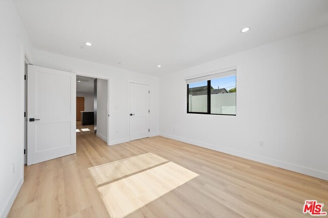 Building Photo - 12257 Collins St
