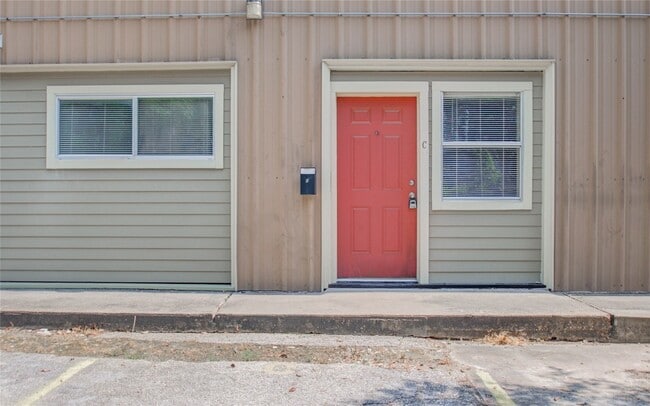 Building Photo - 6503 Mapleridge St