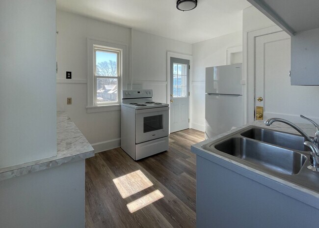 Building Photo - 1605 Yout St