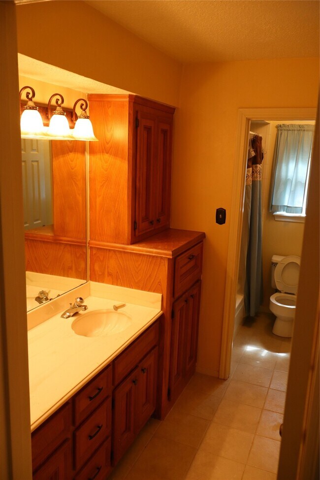 Building Photo - 6315 Seegers Trail Dr