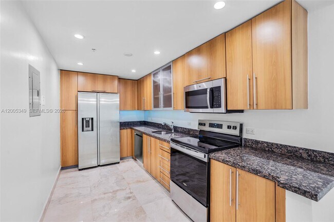 Building Photo - 7501 E Treasure Dr