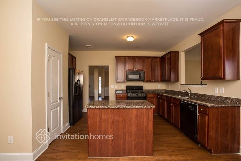 Building Photo - 3118 Avondale Dr SE