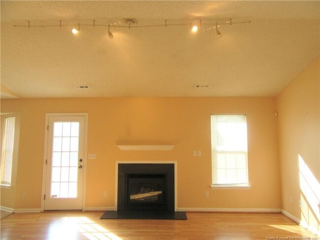 Building Photo - 300 Glen Allen St