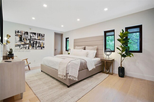 Building Photo - 3343 NE 166th St