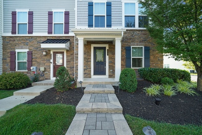 Building Photo - Luxury 3 Bedroom 4 Bath Townhome in Atwate...