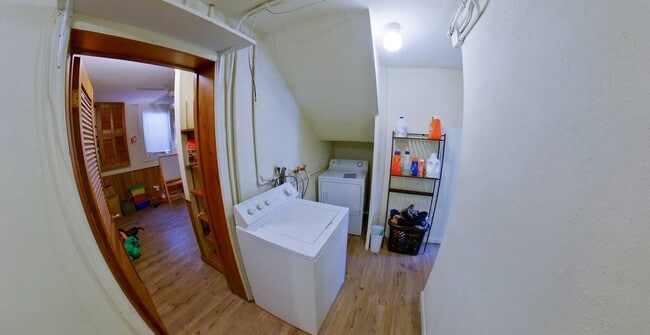 Building Photo - 3D Tour Available - Attached Garage + Washer & Dryer Included + Great Back Deck! Available August...