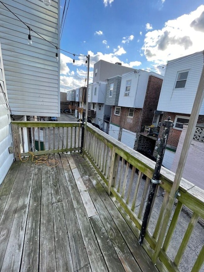 Building Photo - 3000 S 16th St