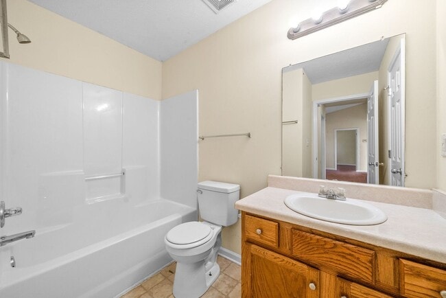 Building Photo - Dog Friendly Home For Rent Near Heritage Park!