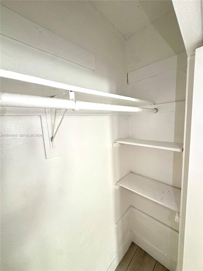 Building Photo - 967 SW 5th St