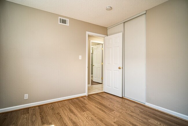 Building Photo - AVAILABLE NOW - 3Bed/2Bath Home for rent i...