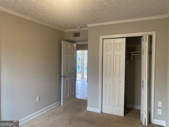 Building Photo - 639 Reese St