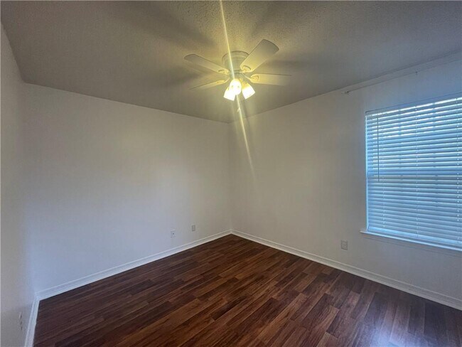 Building Photo - 6882 Red Cedar Dr