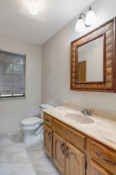 Building Photo - 2423 Pleasant Cir N