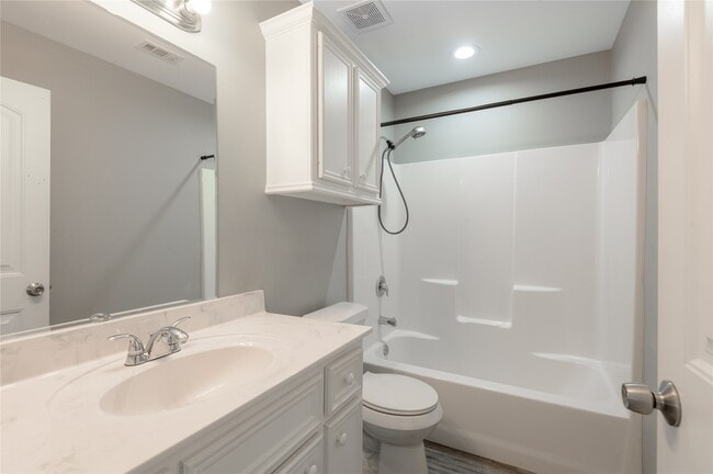 Building Photo - 100 Shorewood Dr