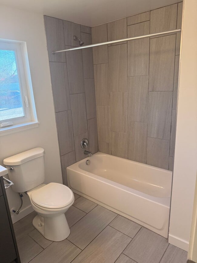 Building Photo - TFSC-B1714