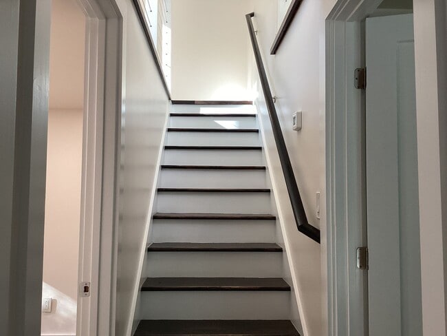 Building Photo - Desirable Soquel Location