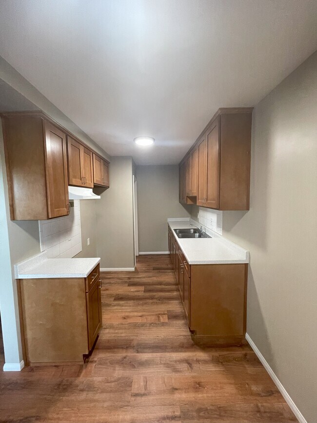 Building Photo - 4075 Oakwood Ave