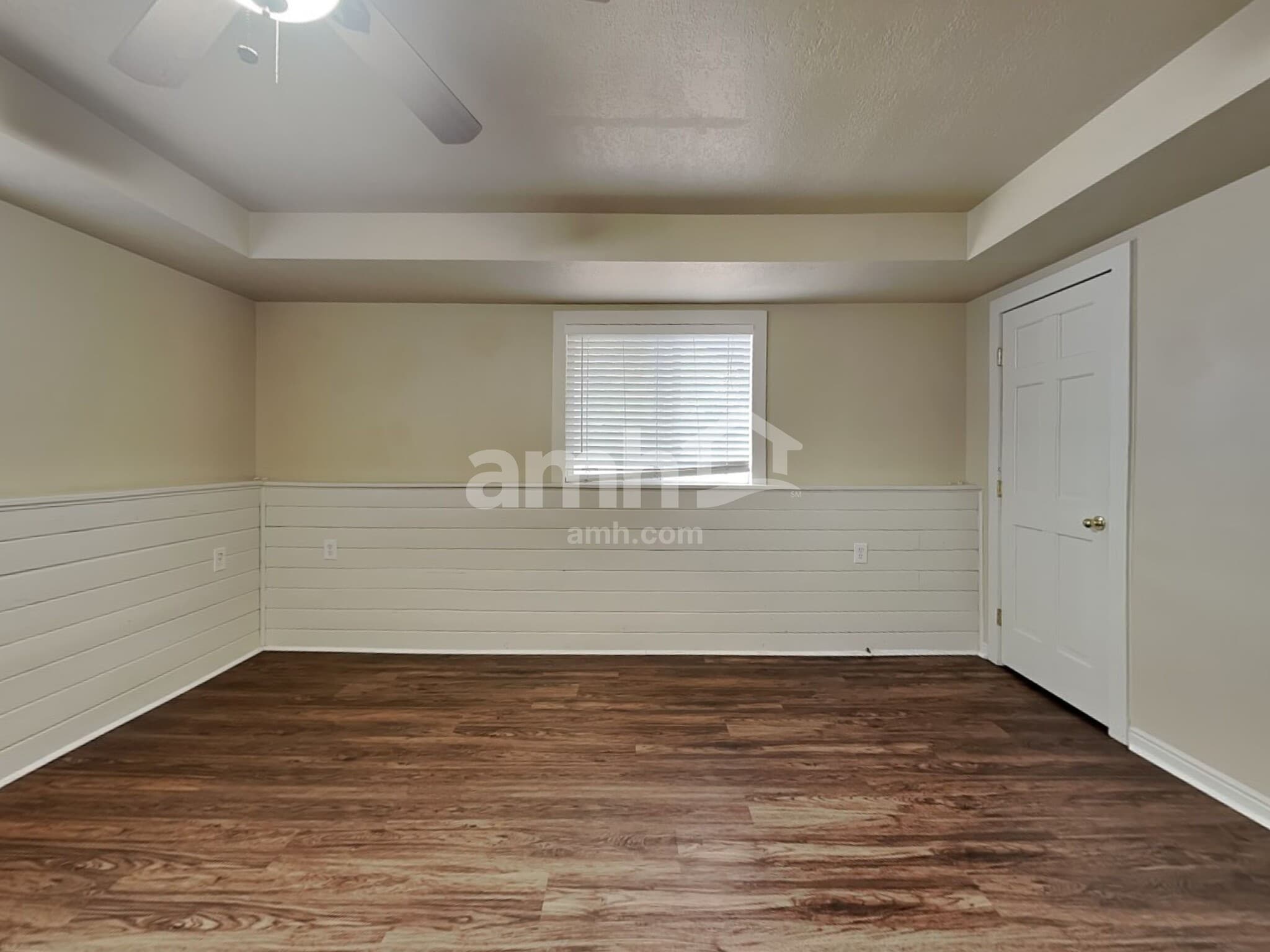 Building Photo - 1365 E 150 S