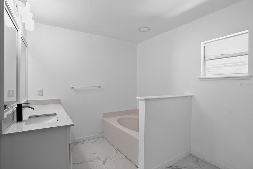 Building Photo - 1118 Perpignan Ct