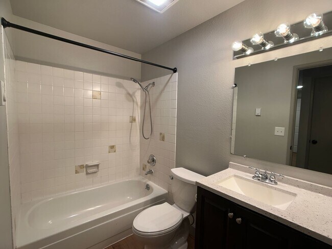 Building Photo - 5500 NE 41st Ave