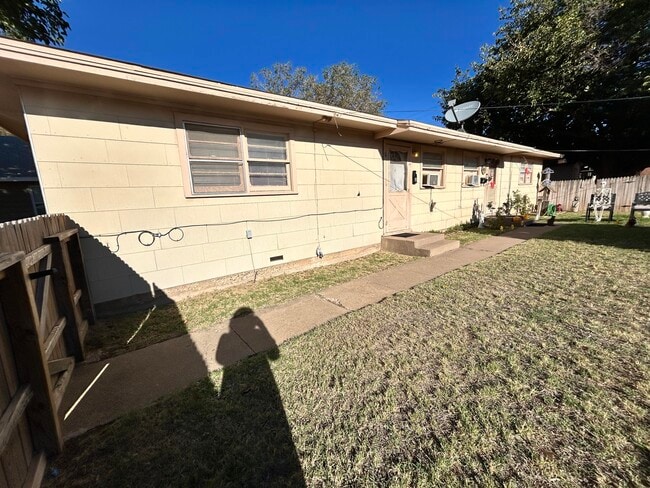 Building Photo - 3810 22nd Pl