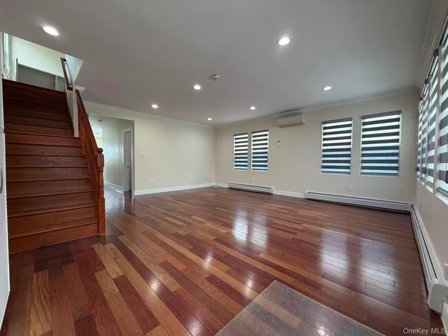 Building Photo - 30 Herkomer St