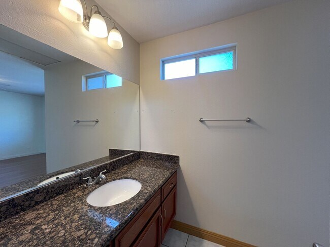 Building Photo - Beautiful 2 story home in Escondido