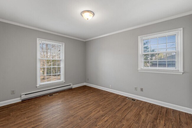 Building Photo - Large Brick Ranch, New Wood Like Flooring Throughout, Just Painted, LR, Den, Sun Room, Carport!