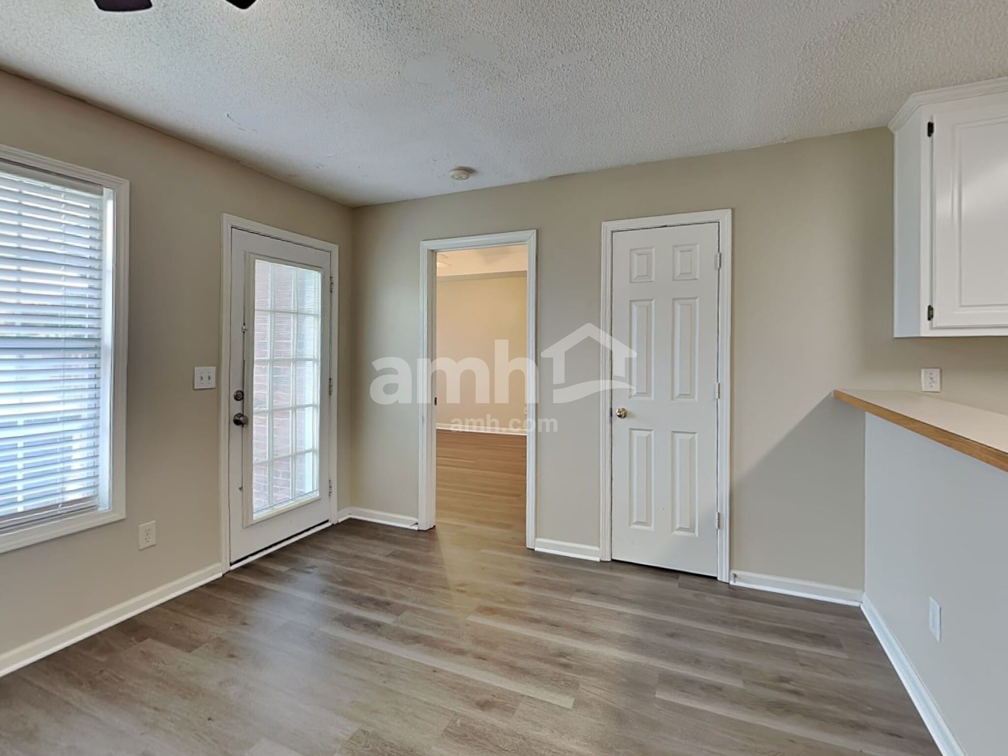 Building Photo - 811 Karie Dr