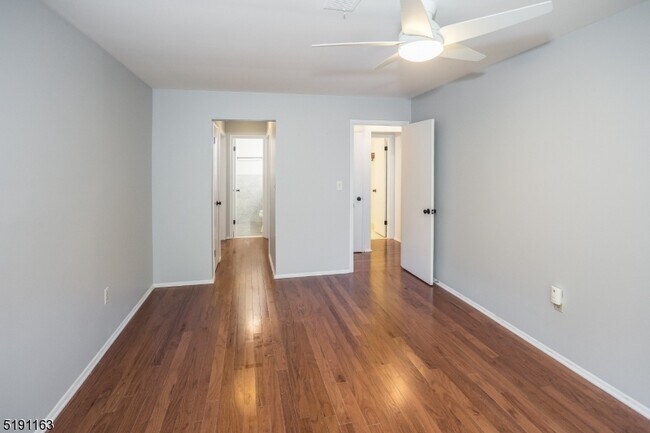 Building Photo - 41 Mt Kemble Ave