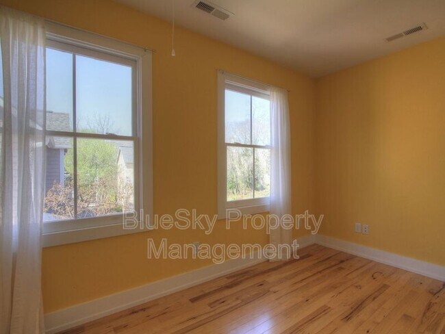 Building Photo - 211 5th St SW