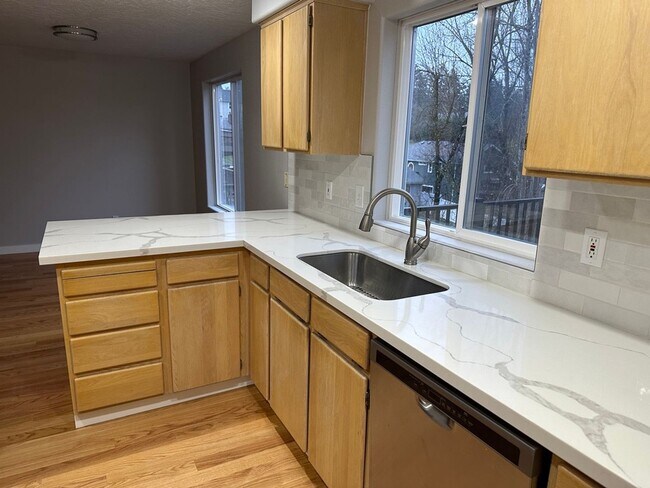 Building Photo - 9505 SW 47th Ave