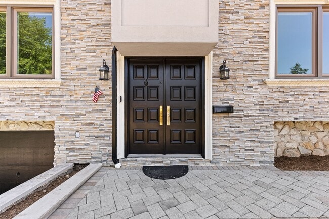 Building Photo - 275 Alfred Ave